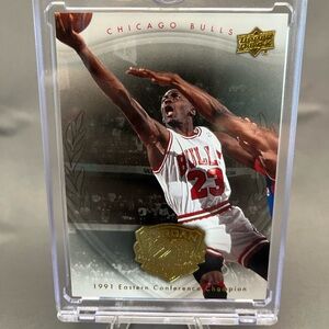 Chicago Bulls Michael Jordan Legacy Gold Trading Card
#45